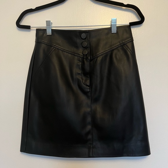 Zara leather skirt - Picture 1 of 3
